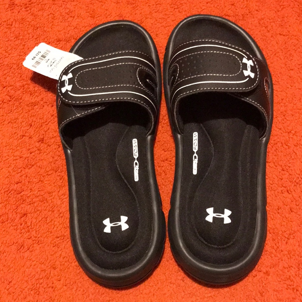 NWT Under Armour Slides, sz 6
